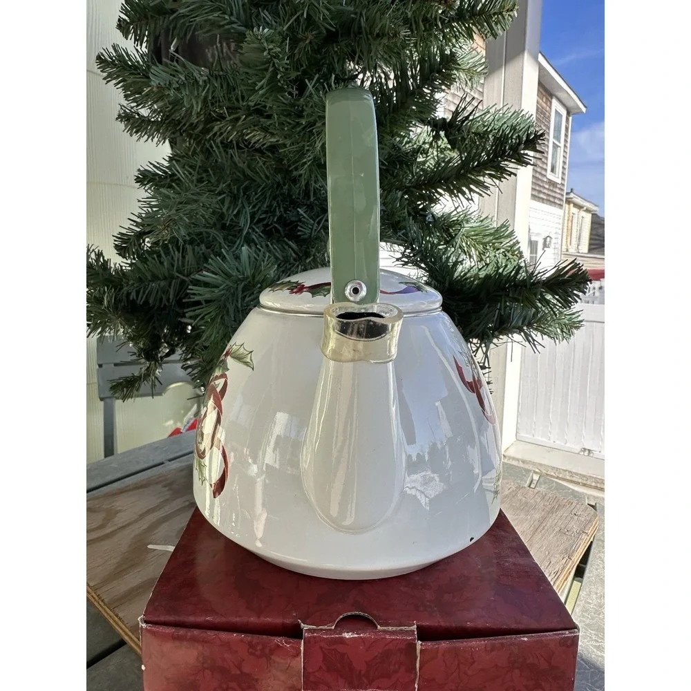 1998 Charter Club Winter Garland Enamel on Metal 2 Qt Tea Kettle Taiwan With Box